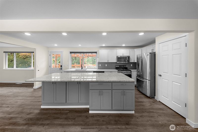 4th image of 9320 31 Street E