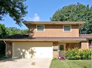 708 Diane Ave, Elgin, IL 60123