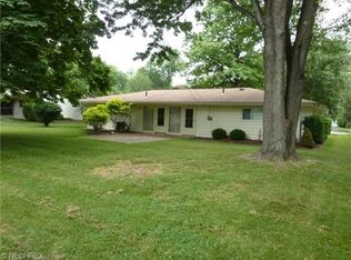 6213 Cedarwood Rd, Mentor, OH 44060
