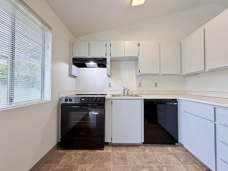8991 SW Herb Way — Photo 6