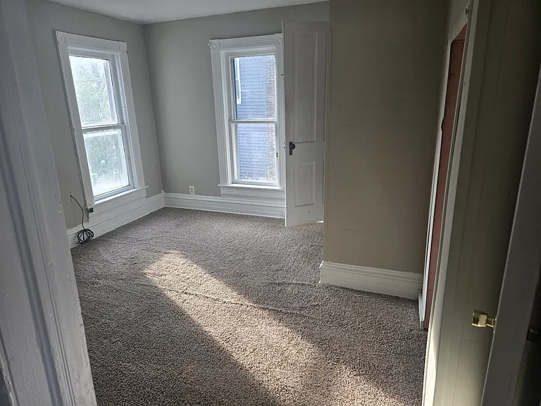 315 1/2 E Scribner Ave — Photo 6