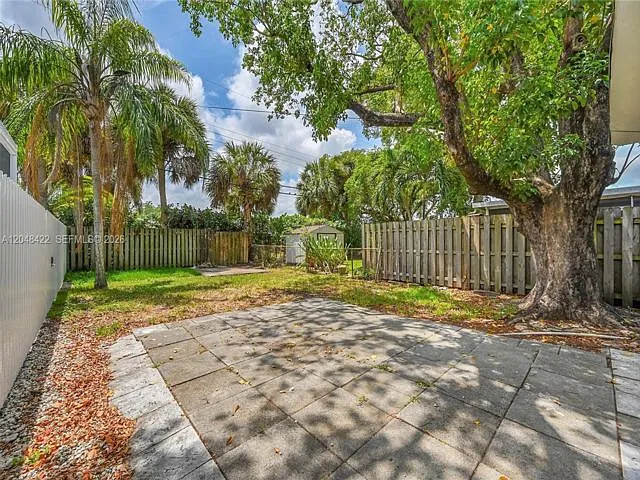 808 SW 12th Ct — Photo 9