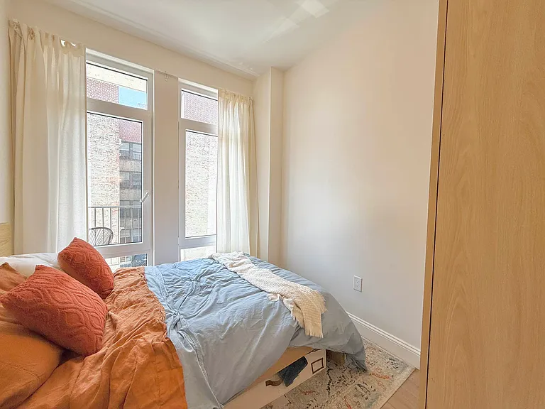 270 Sullivan Pl #2C — Photo 5