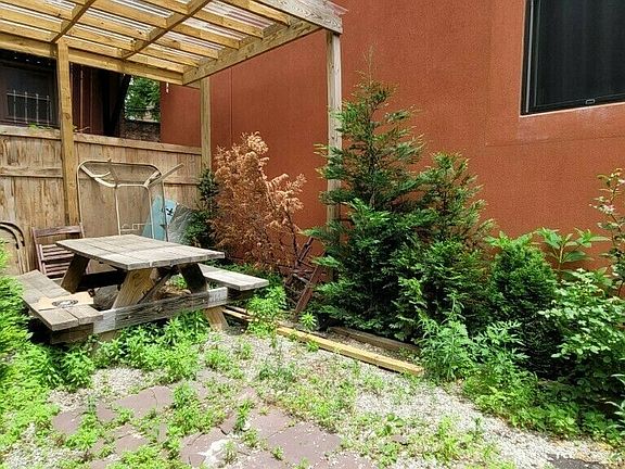 3rd image of 83 Clay St #Gr1