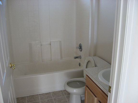 4th image of 49 Laramie Dr