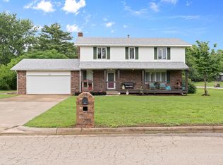 600 Hunters Creek Dr, Lebanon, MO 65536