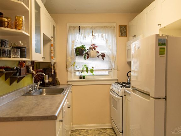 4th image of 8106 Lake Ave