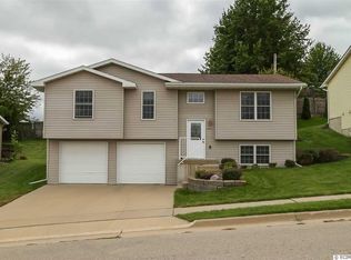 2056 Golden Eagle Dr, Dubuque, IA 52001