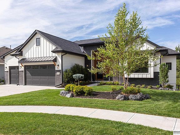 3rd image of 20810 Frances Cir