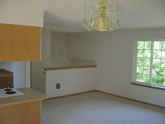 4th image of 12902 Prairie Cir E