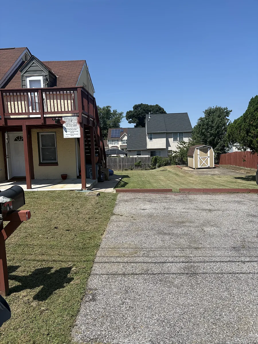 Building Photo - 1208 Daniels Ave #1-A2