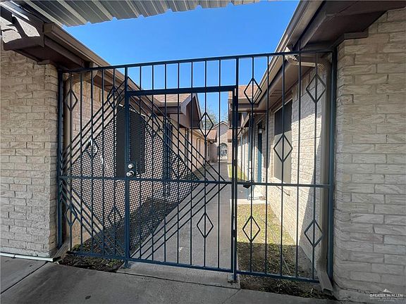 3rd image of 1914 Bahamas Dr APT 3