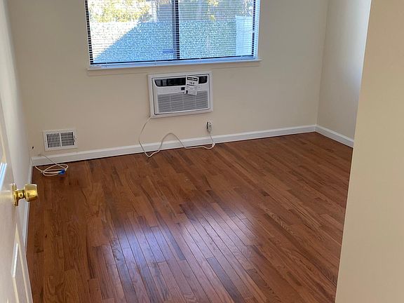 3rd image of 77 Notre Dame Ave