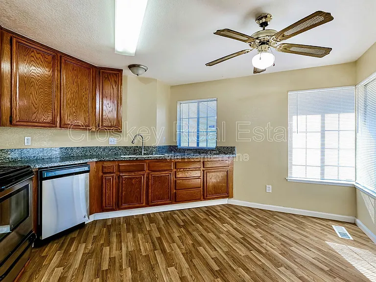 3724 Gladstone Dr — Photo 12
