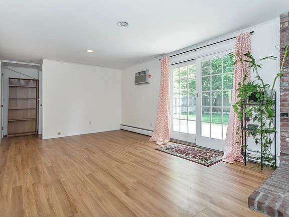 4th image of 3 Regina Ct