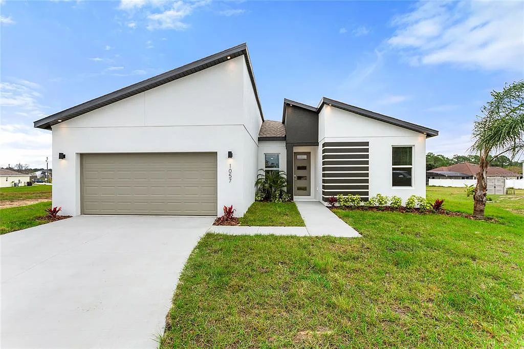 4 bed, 2.0 bath, 1670 sqft, $1,995 — Photo 1