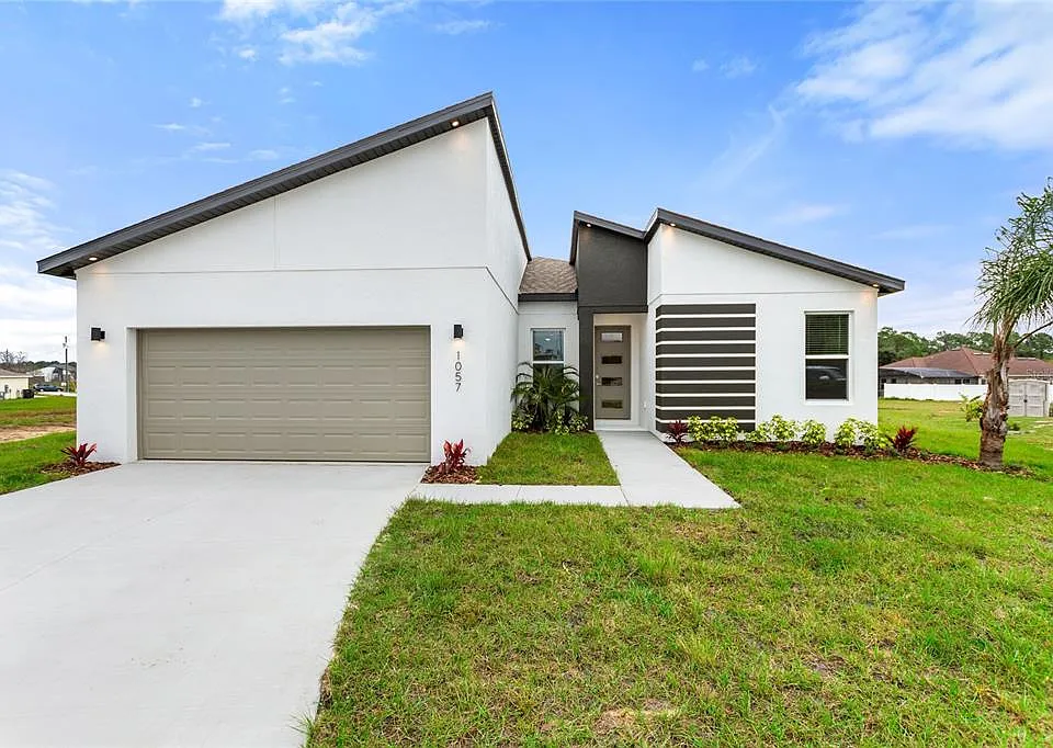 1057 Sabine Pl
