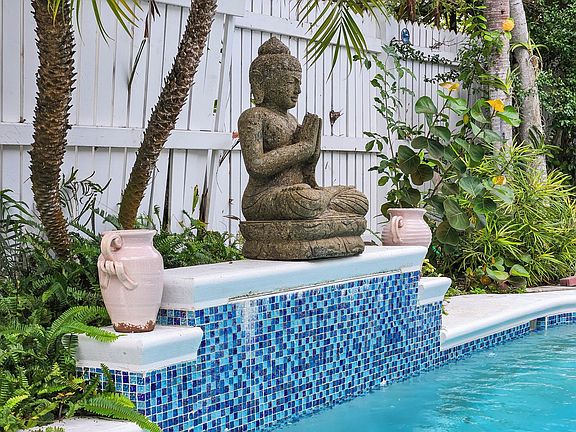 4th image of 1503 Johnson St