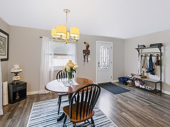 5th image of 612 Simcoe St