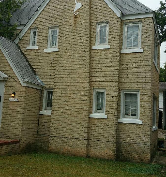 1st image of 716 NE 15th St