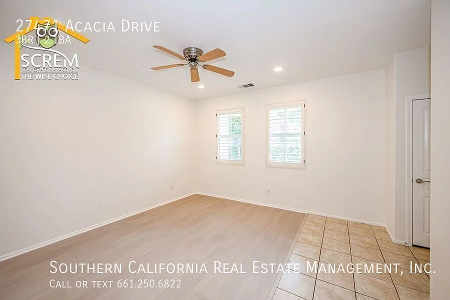 Three Bedroom Creekside Townhome in Valencia — Photo 4