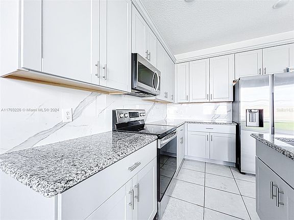 4th image of 274 Tarpon Bay Blvd