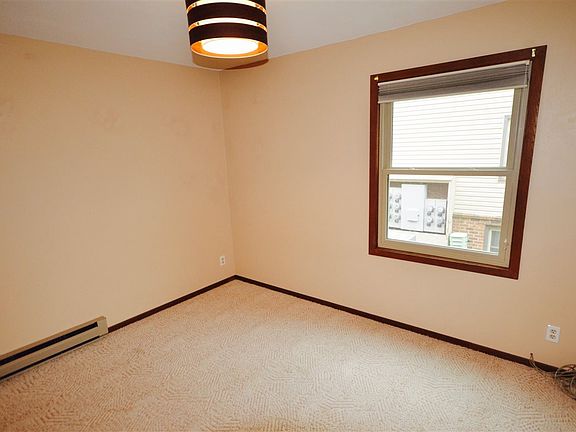 4th image of 506 Commercial St APT F