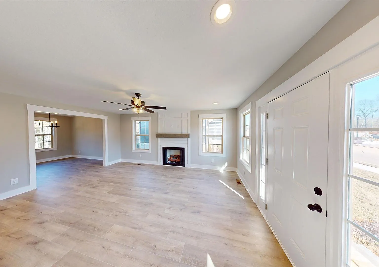 Beautifully Upgraded Home with Large Eat-In Kitchen And Spacious Primary Suite — Photo 2