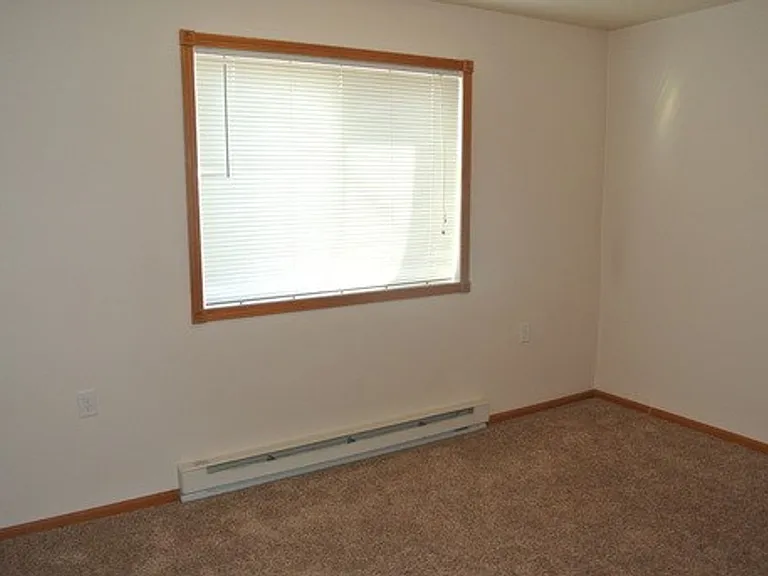 825 43rd St SE — Photo 9