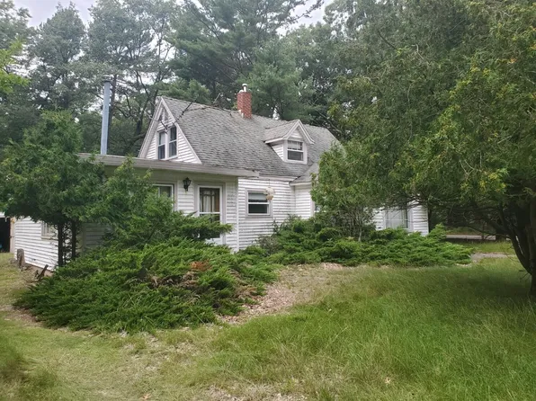 6811 S Lakeshore Dr, Pentwater, MI 49449