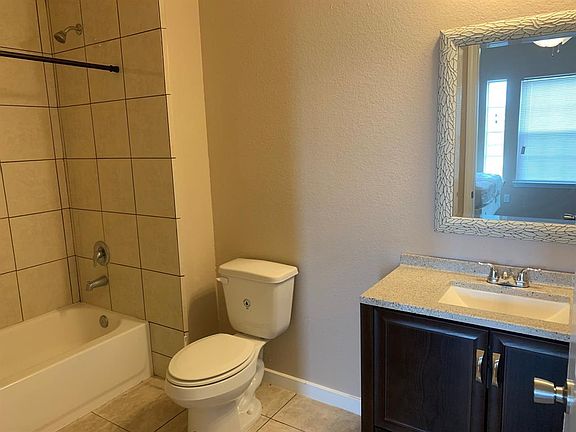4th image of 511 Dahila St #4