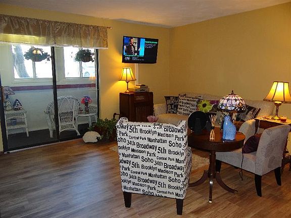 3rd image of 4999 Mercedes Dr APT 1