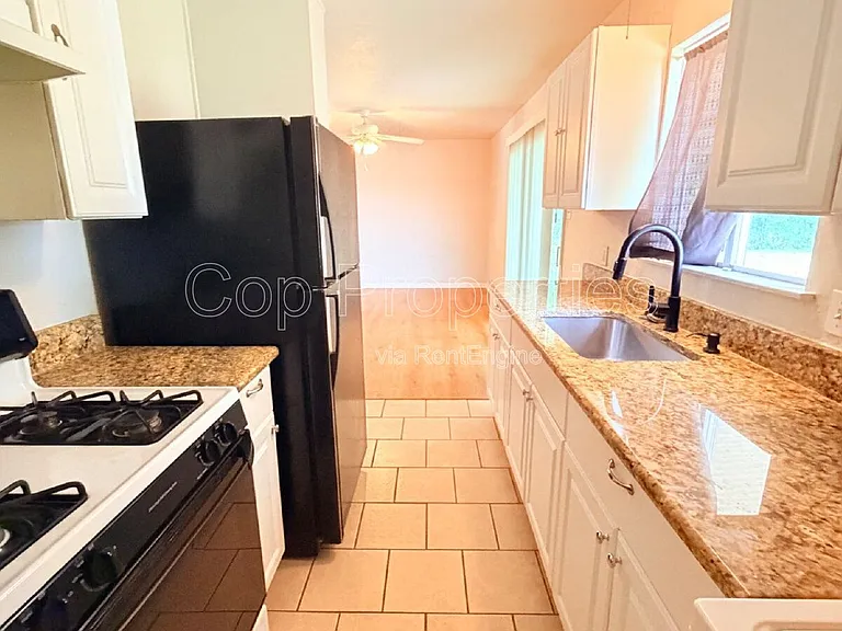 827 Dunwoodie Dr — Photo 8