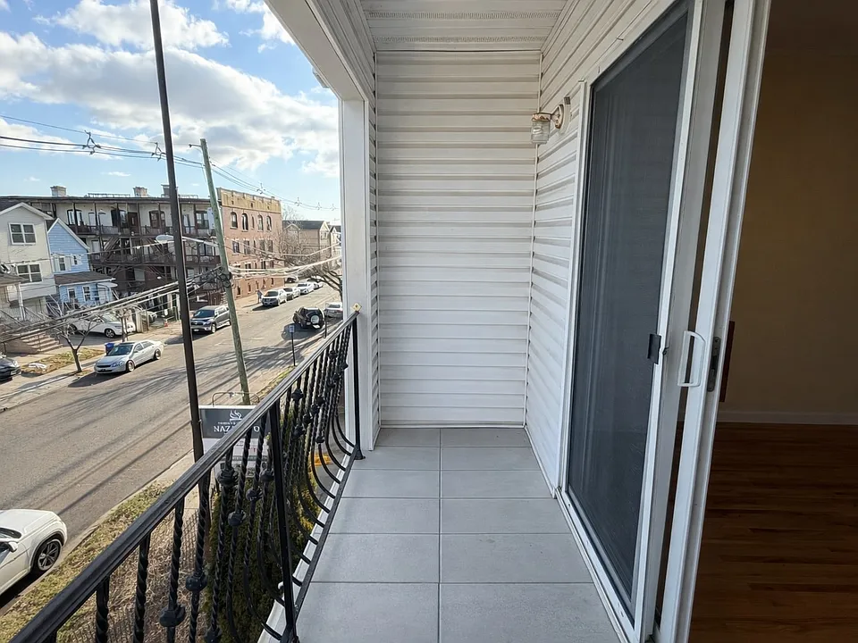 COVERED BALCONY