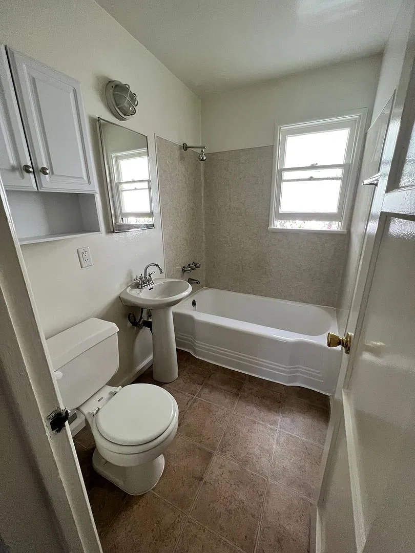 10TH — Photo 3