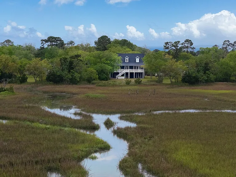 563 Harbor View Cir — Photo 22