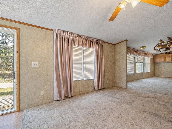 3rd image of 318 Autumn Rd