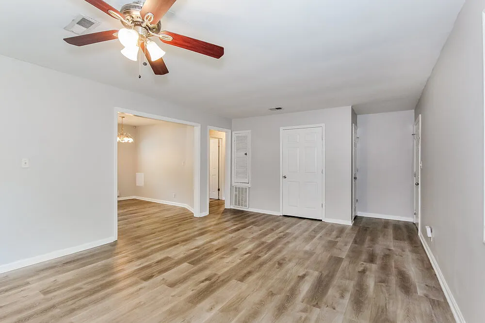 2 bed, 1.0 bath, 972 sqft, $1,205 — Photo 3