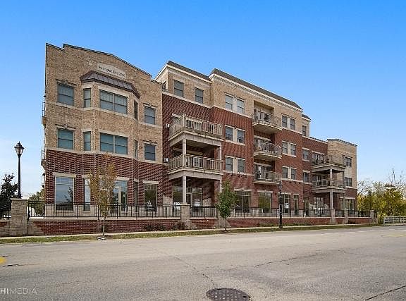 2nd image of 17200 Oak Park Ave Unit 306