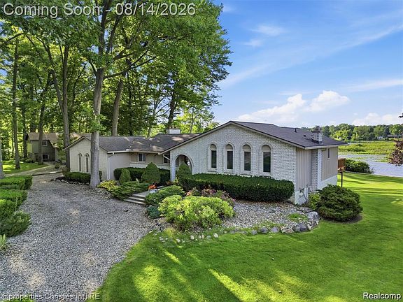 3rd image of 1721 Imperial Dr