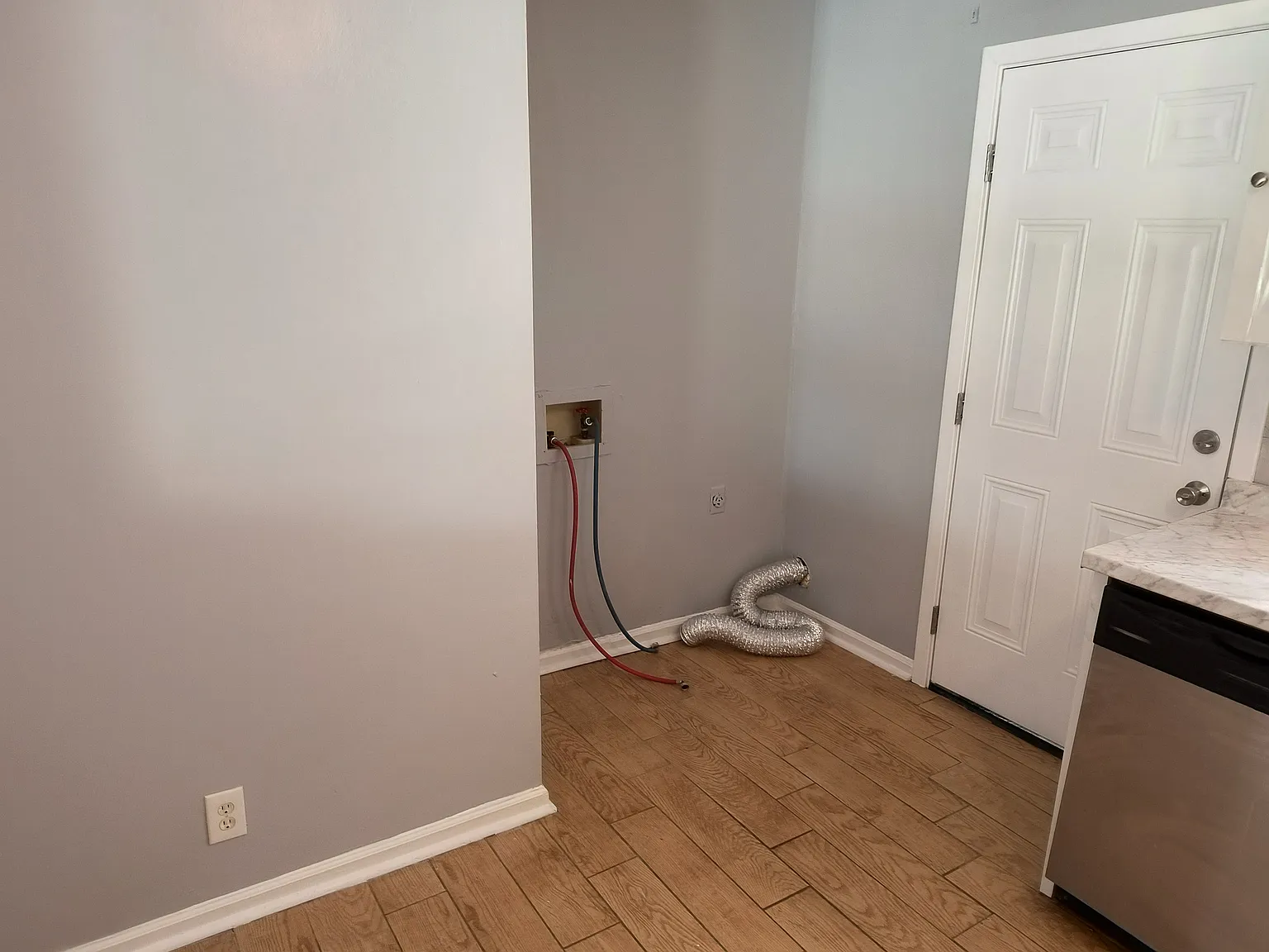 2 bed, 743 sqft, $1,300 — Photo 4