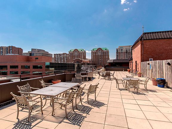 3rd image of 1001 N Vermont St APT 503