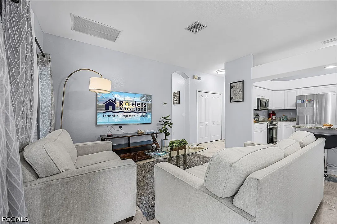 3 bed, 2.0 bath, 1864 sqft, $2,700 — Photo 4