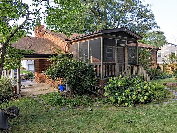 2nd image of 913 Neal Dr