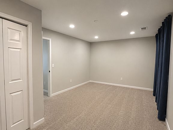 5th image of 648 Huffine Manor Cir