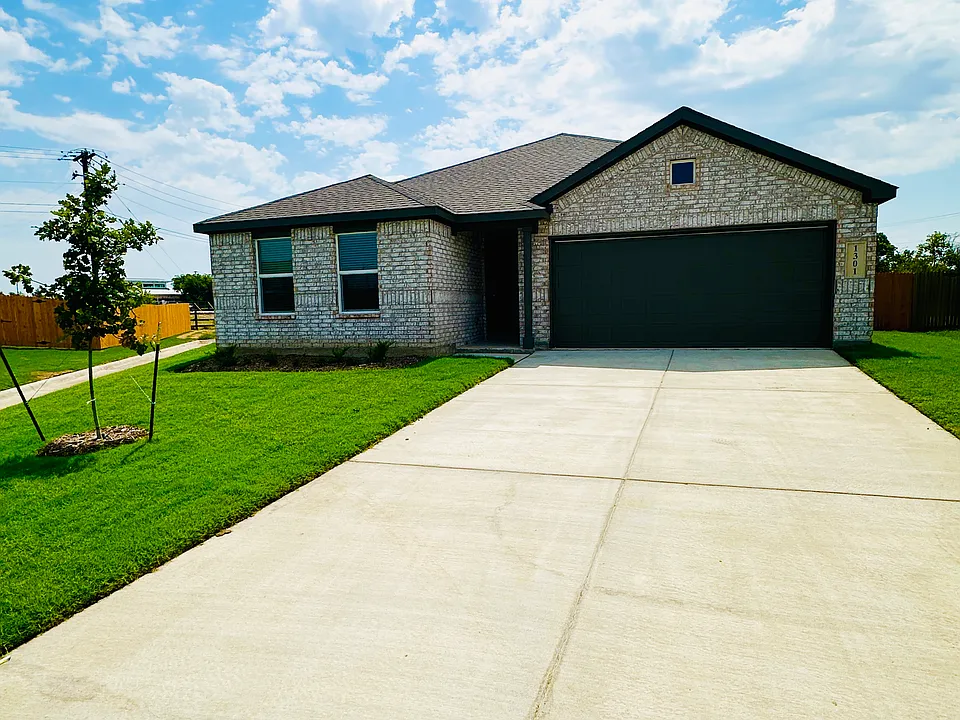 1301 Gratiot Dr