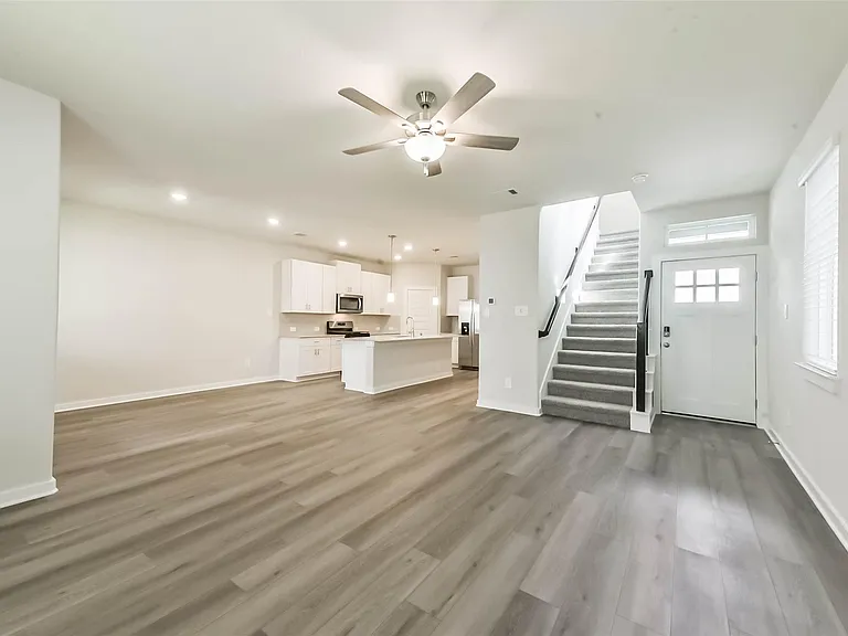 583 Avisa Dr — Photo 5