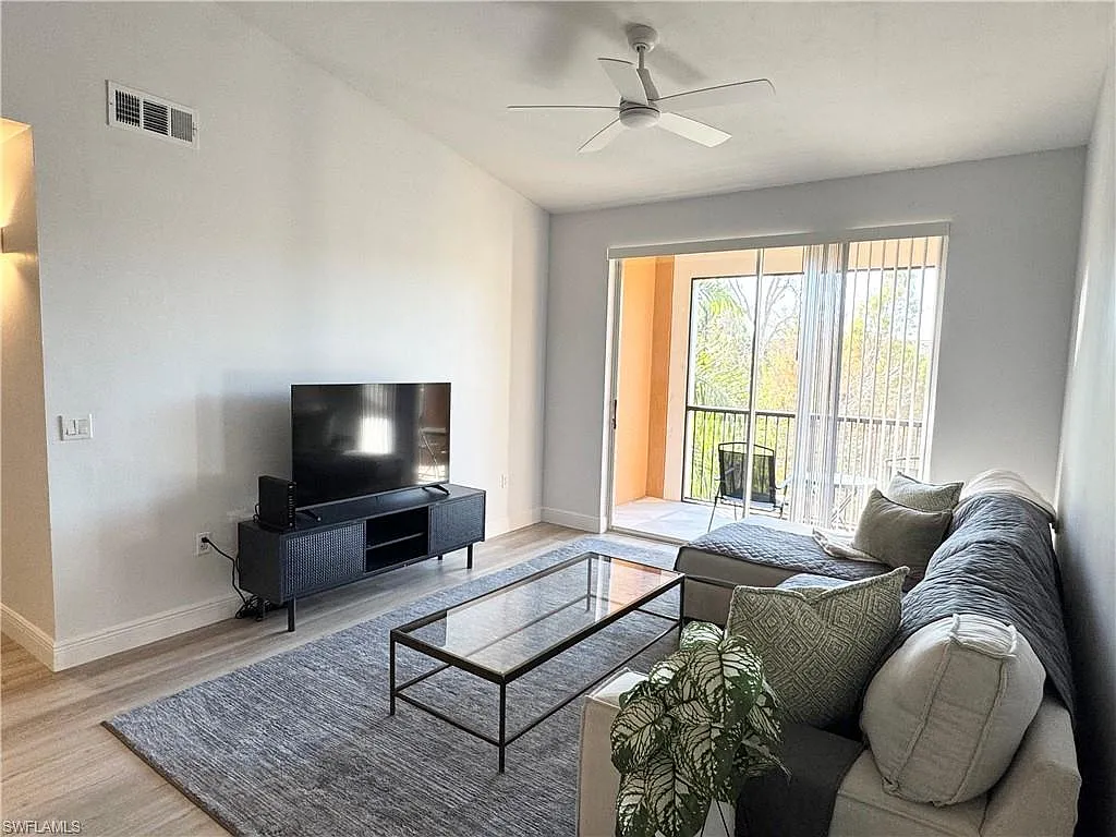 2 bed, 2.0 bath, 1059 sqft, $2,300 — Photo 3
