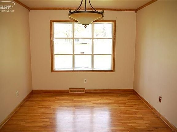 5th image of 6221 Golfview Dr