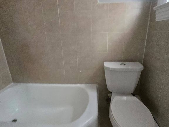 3rd image of 185 Avenue E #4L